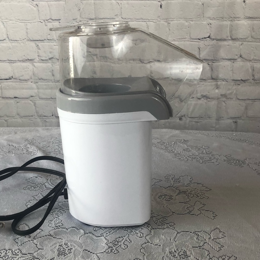 White Brentwood mini popcorn popper